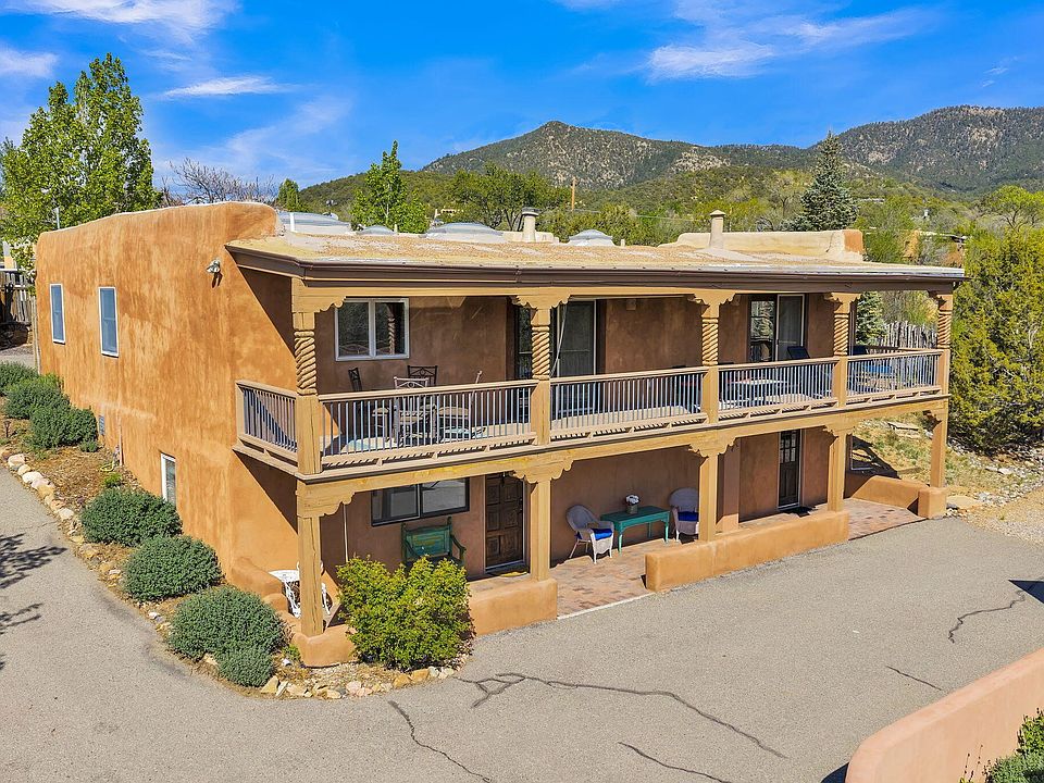 1st image of 424 Apodaca Hl