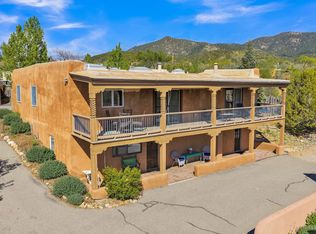 424 Apodaca Hl, Santa Fe, NM 87501