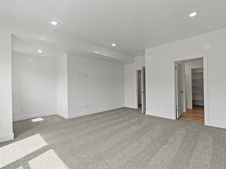 3331 S 1010 W — Photo 15