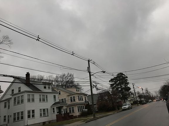 5th image of 924 Sanford Ave