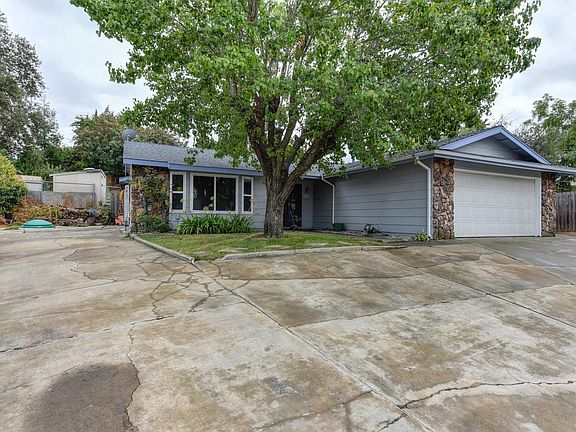 3rd image of 7856 Sungarden Dr