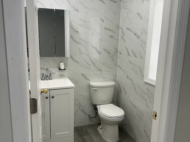 126 W 54th St #1 — Photo 18