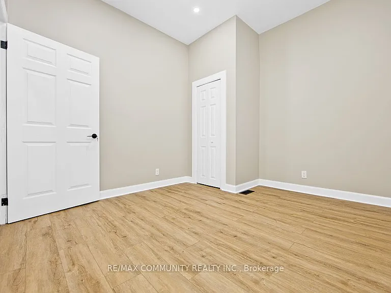 1130 King St E #1 — Photo 15