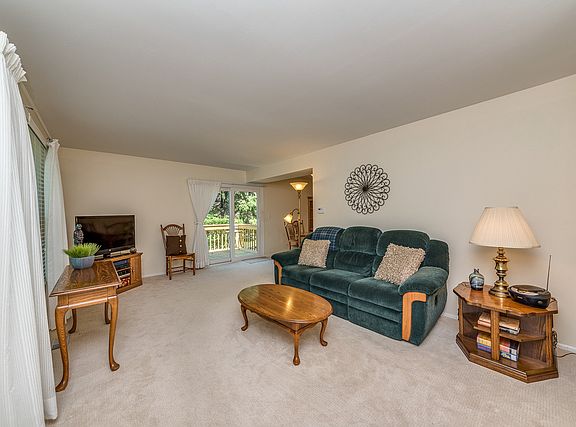 3rd image of 2772 Weeping Willow Dr APT C
