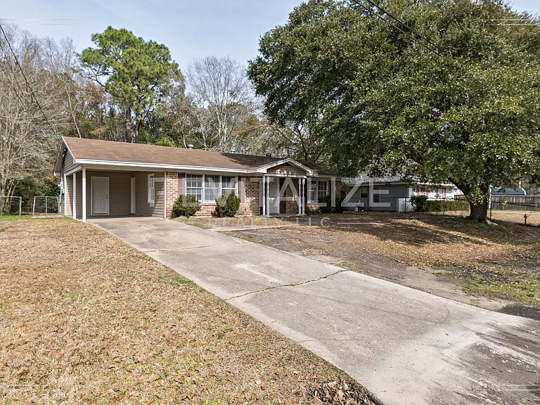 1258 Charmaine Cir N — Photo 3