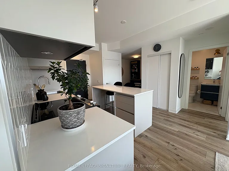 405 Dundas St N #429 — Photo 5