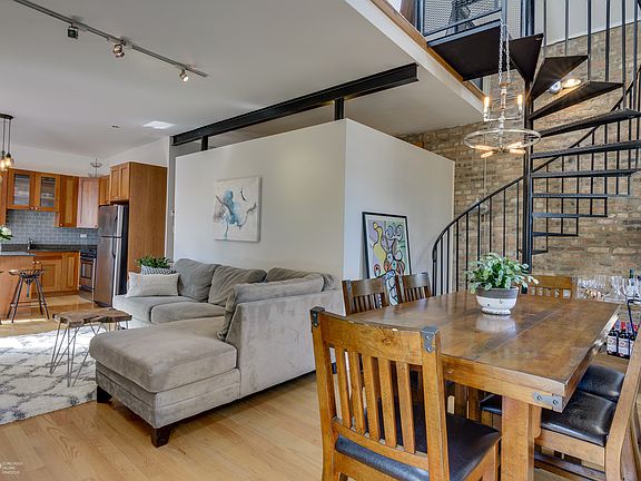 2nd image of 2042 N Winchester Ave APT 2E