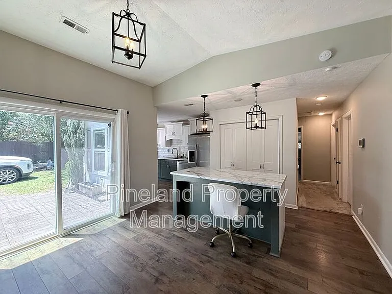 890 Bridgette St — Photo 5