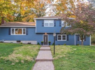 45 Ferncliff Rd, Morris Plains, NJ 07950