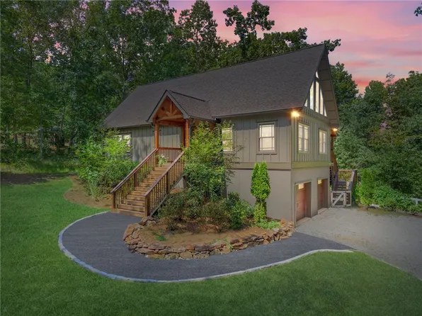 711 Scharlin Dr, Pickens, SC 29671