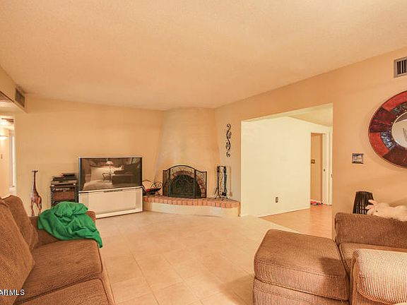 4th image of 1947 E Ellis Dr