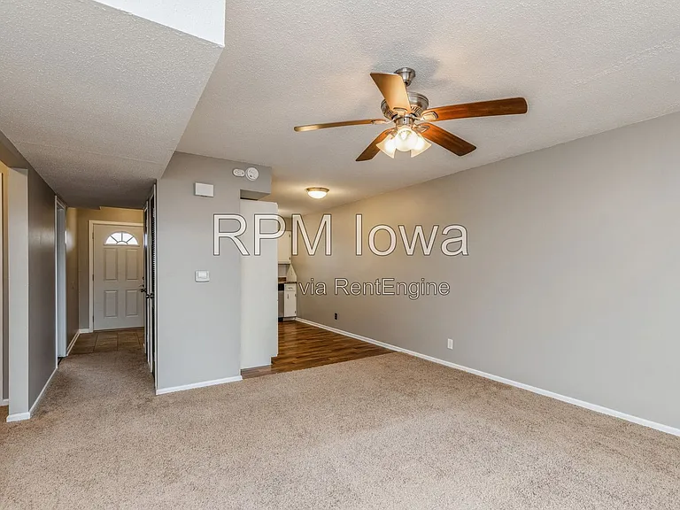 2079 NW Hickory Ln — Photo 5