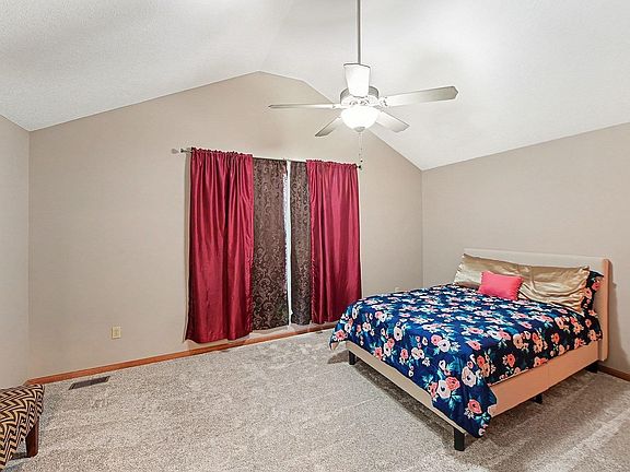 5th image of 2241 SE Moorefield Ct