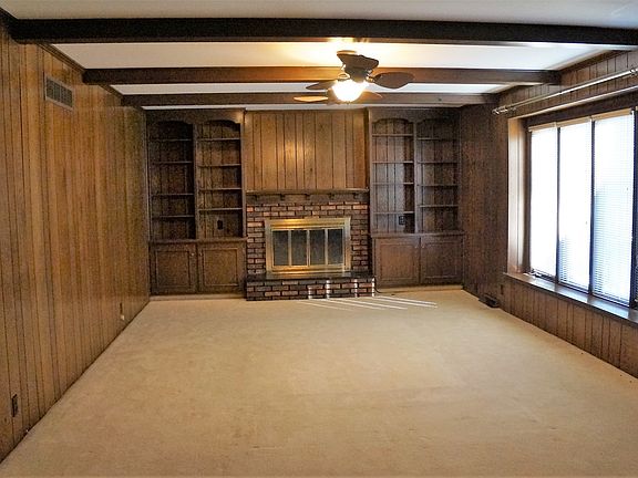 Large Fam Rm New Light/Fan