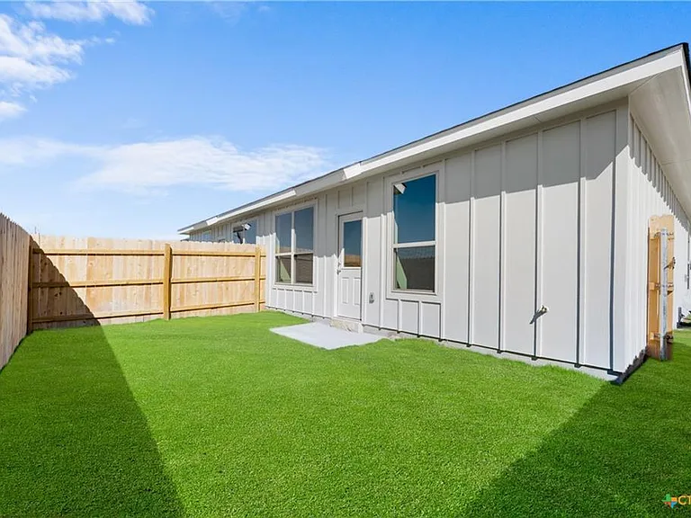 612 Pacific Crest Trl #B — Photo 4