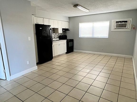 3rd image of 405 S Cirus Ave #3