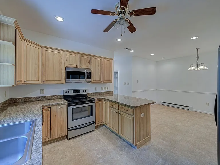 756 Lakehurst Rd — Photo 21