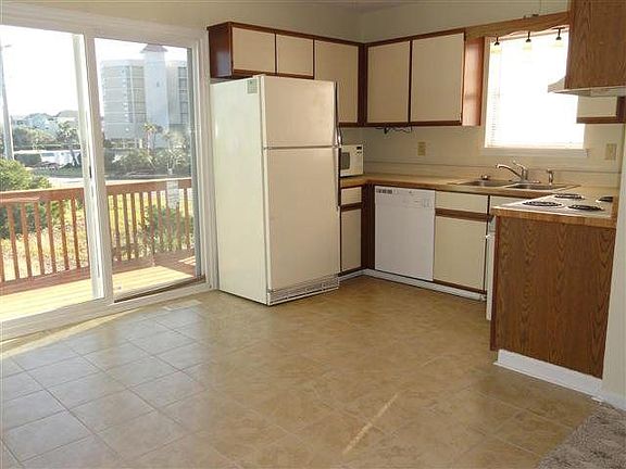 4th image of 200 Bayview Dr