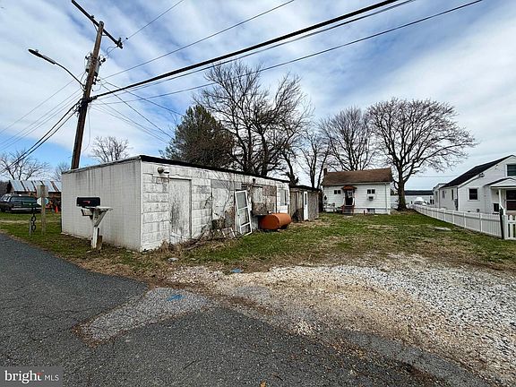 3rd image of 4327 Shore Rd