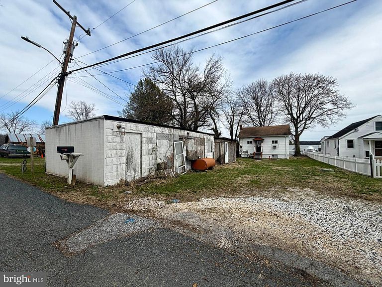 Listing photo 3