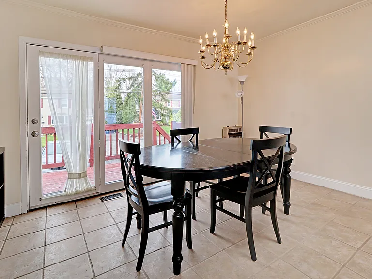 1 Salem Pl — Photo 4