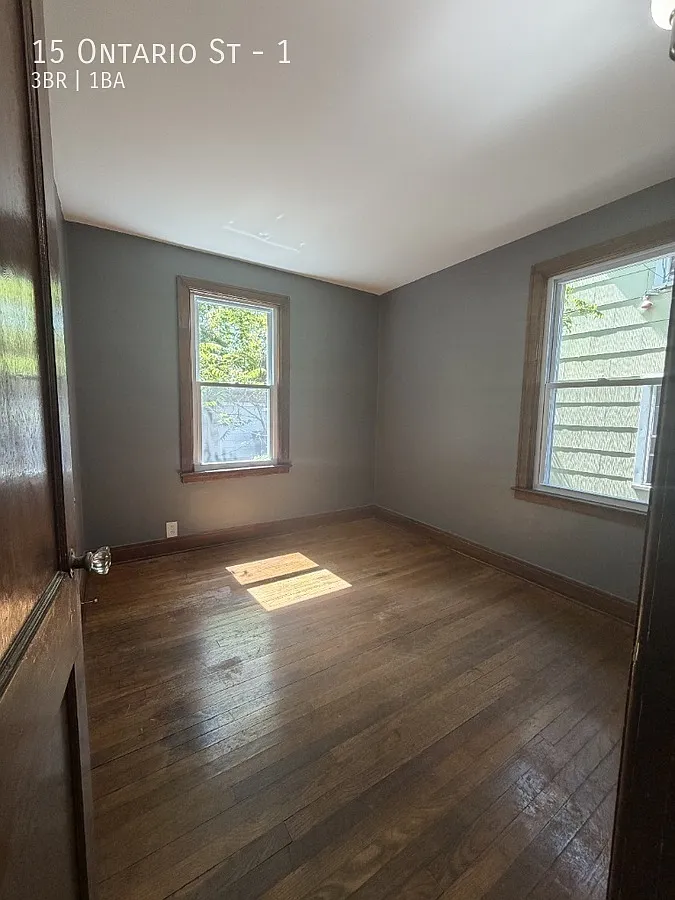 3 bed, 1000 sqft, $1,350 — Photo 3
