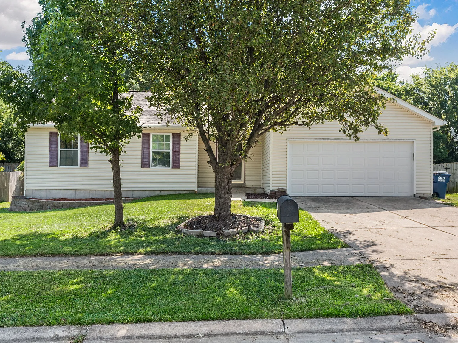 3 bed, 1314 sqft, $2,195 — Photo 1
