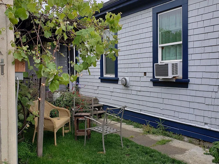 2144 Bonar St — Photo 29