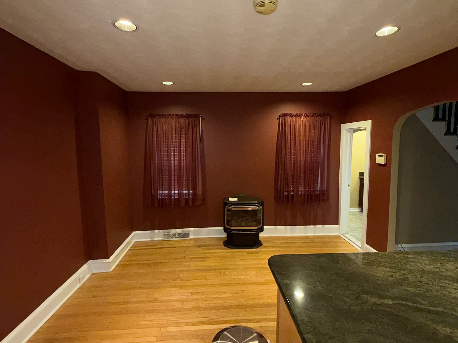 3 bed, 1.5 bath, 3274 sqft, $2,000 — Photo 4