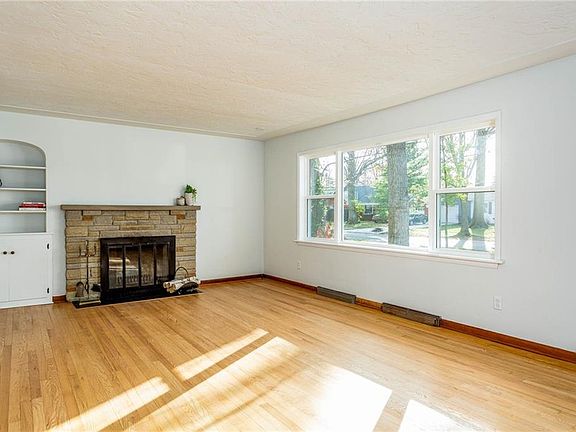 4th image of 226 Yale Ave