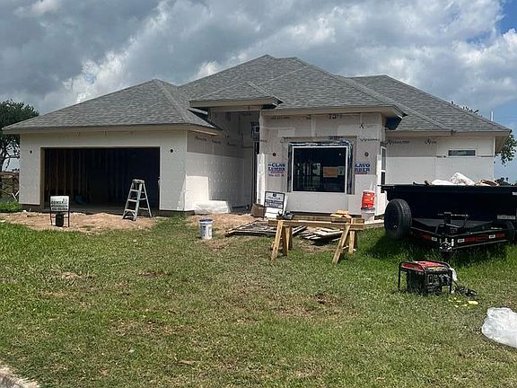 2nd image of 100 Sendero West 1