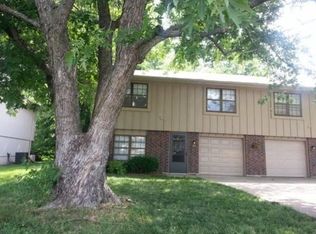 916 SW Kings Cross Rd, Blue Springs, MO 64014