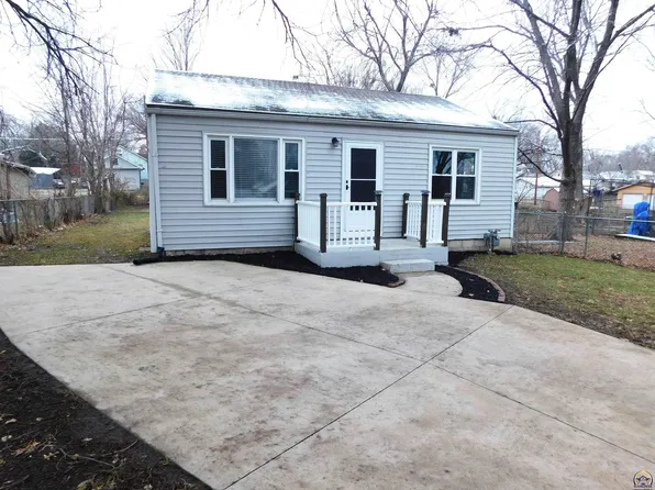 2741 SE Iowa Ave, Topeka, KS 66605