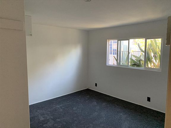 5th image of 706 Blades St #1