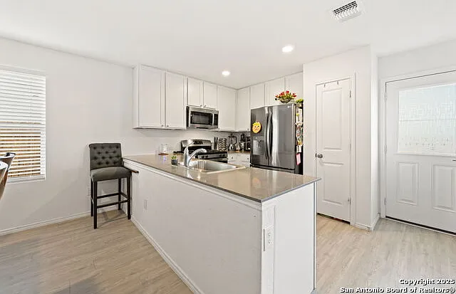 4 bed, 2.5 bath, 1950 sqft, $2,000 — Photo 3