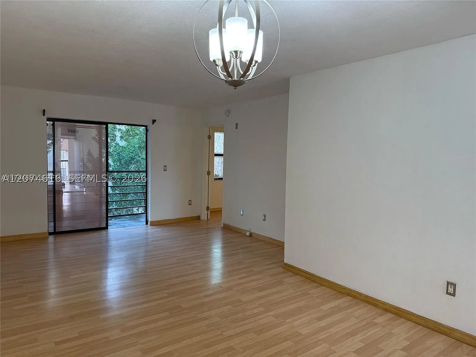 3 bed, 2.0 bath, 1125 sqft, $2,800 — Photo 3