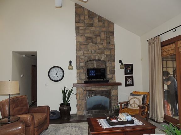 5th image of 238 Eagle Dr