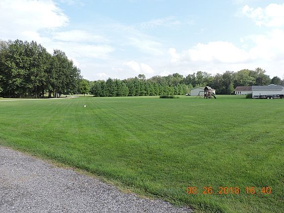 2nd image of 605 Lucas Ln