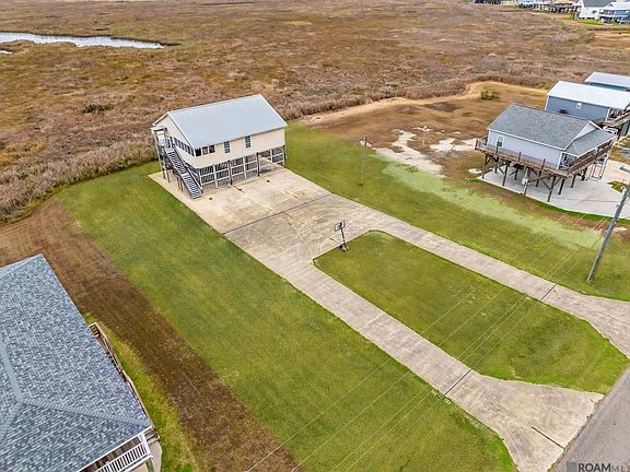 2nd image of 988 Four Point Rd