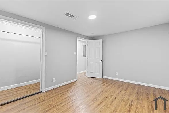 3846 Log Cabin Dr — Photo 10