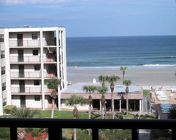 Ocean Front Condo Vacation Rental — Photo 2