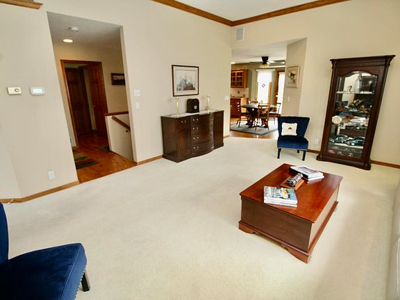 5th image of 805 Holly Creek Dr