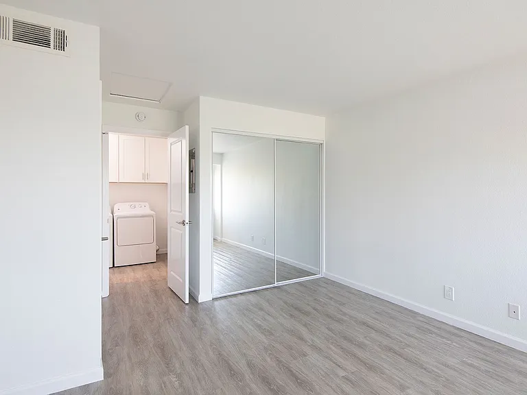 Golden Pacific Apartments — Photo 30