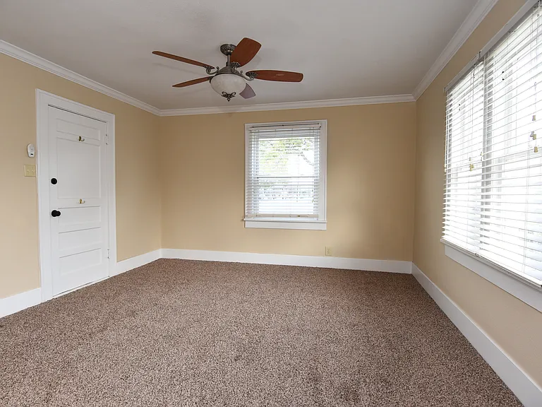 302 E Aquarium Pl — Photo 5