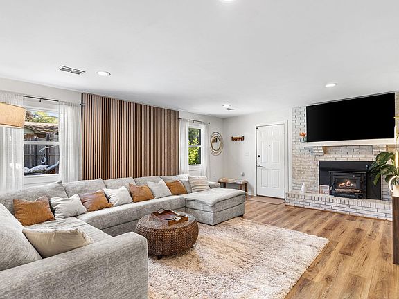 5th image of 1578 Crestwood Ln
