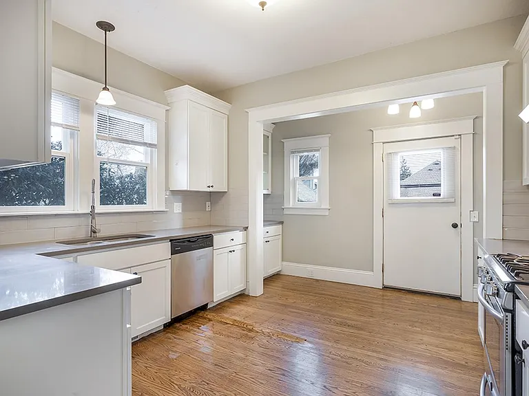 5324 N Maryland Ave — Photo 14