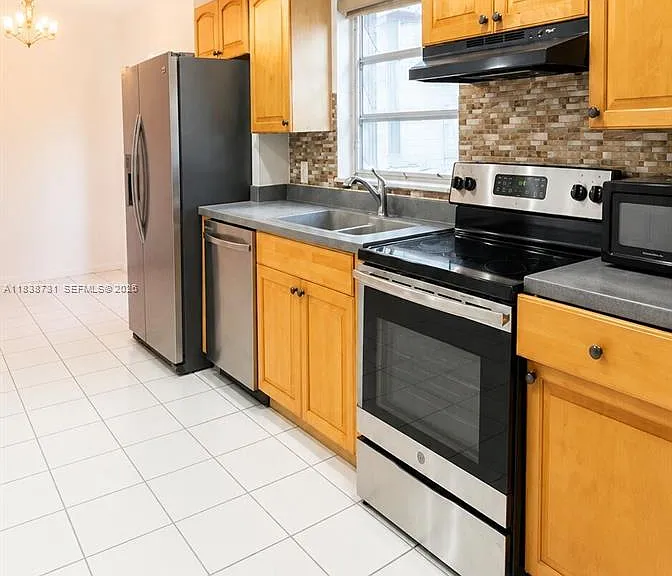 3862 NE 171st St #B — Photo 14