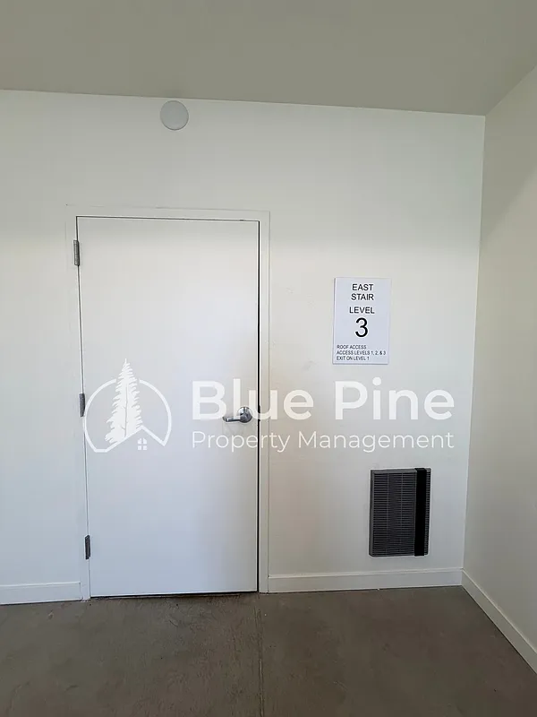 311 E Lorene St — Photo 3