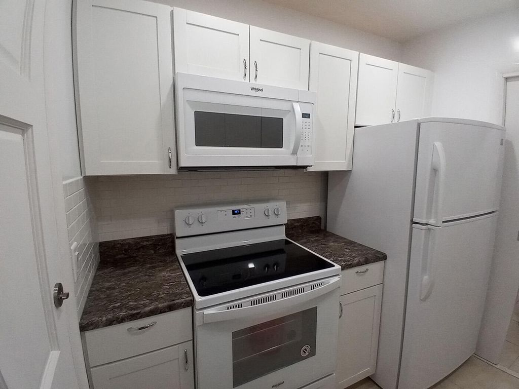 1250 E SAMPLE Road #303, photo 8