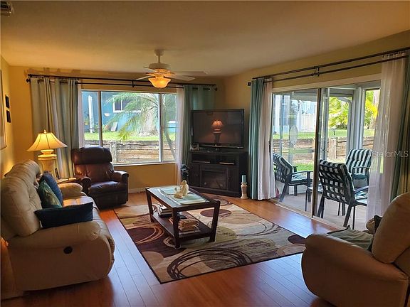 4th image of 2021 Golfview Dr #2021